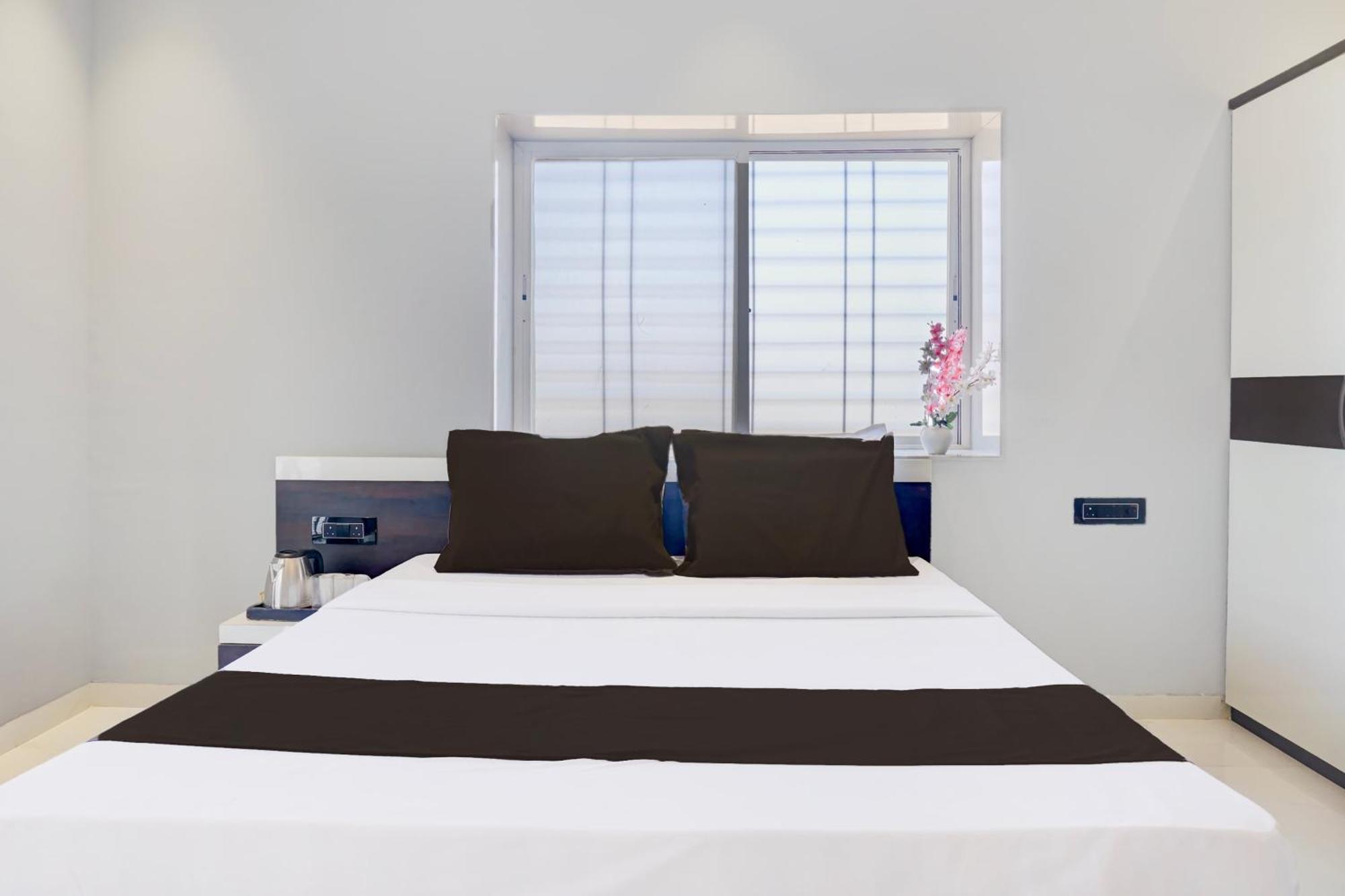 Hotel O Jeevan Restaurant & Lodging Kavathe Zewnętrze zdjęcie