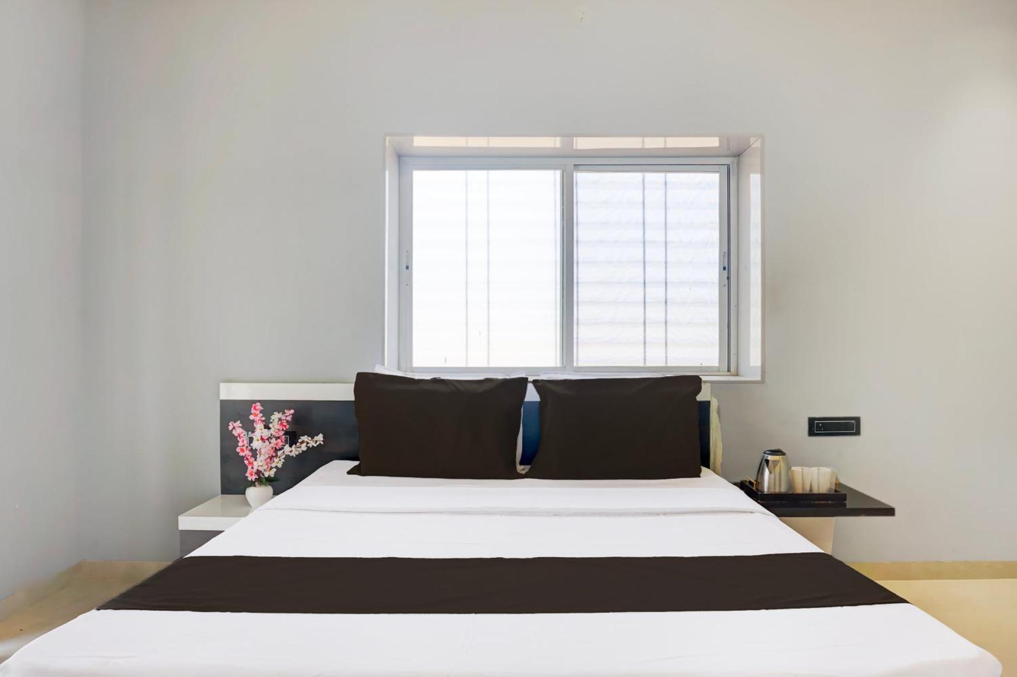 Hotel O Jeevan Restaurant & Lodging Kavathe Zewnętrze zdjęcie